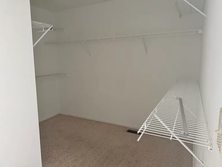 678 Union Dr — Photo 33
