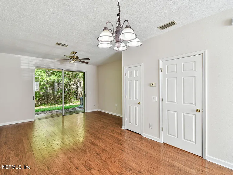 3542 Lone Tree Ln — Photo 13