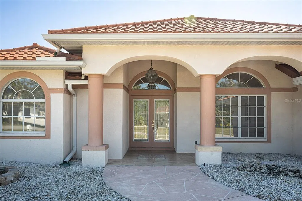 3 bed, 2.0 bath, 2444 sqft, $1,800 — Photo 3