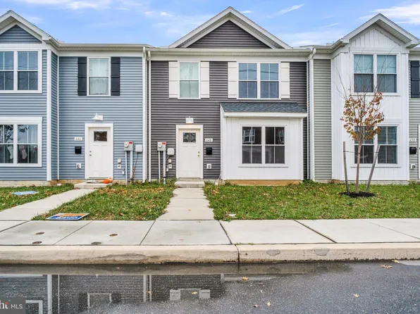 648 N College St, Carlisle, PA 17013