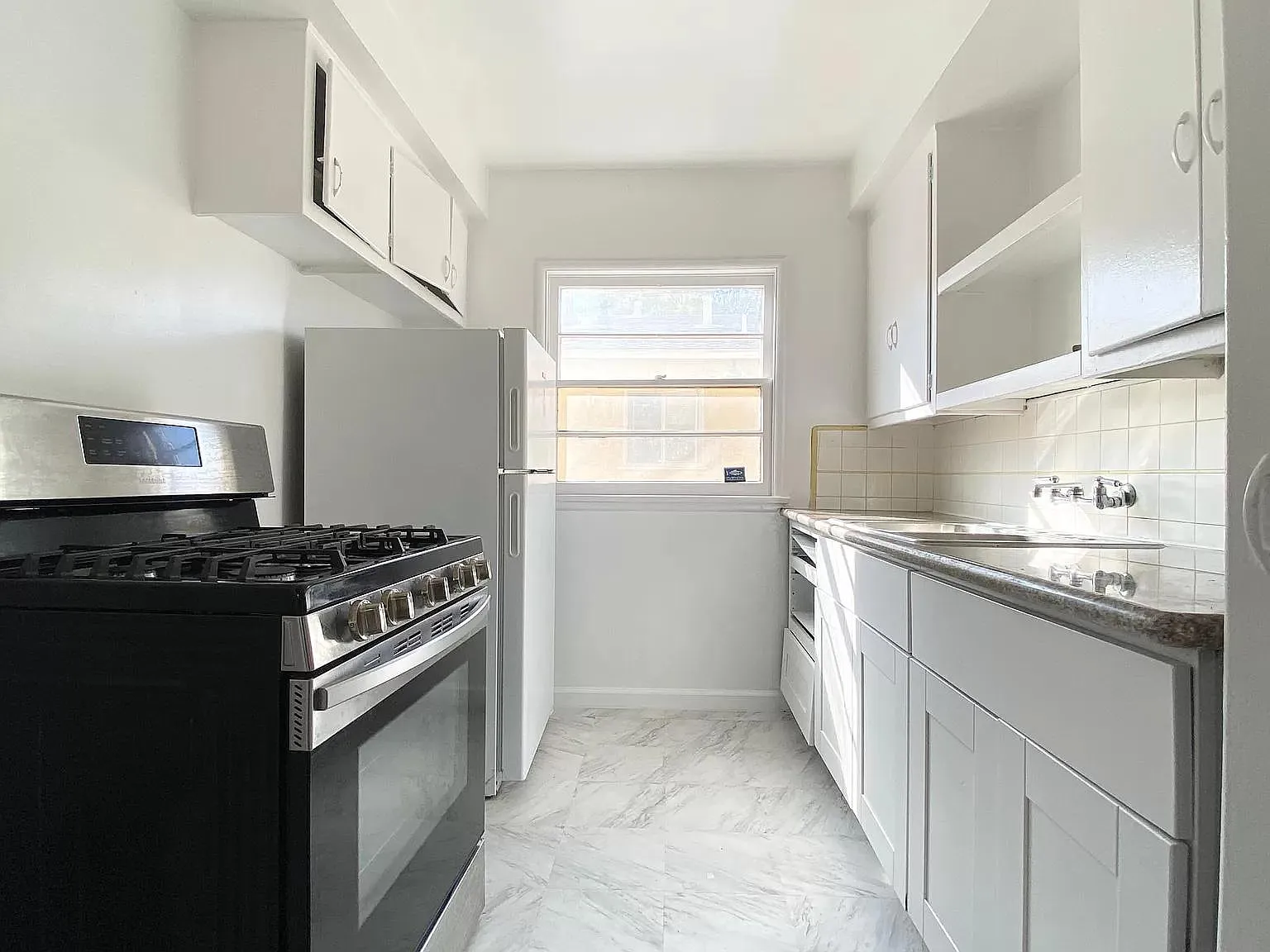 2 bed, 650 sqft, $2,500 — Photo 2