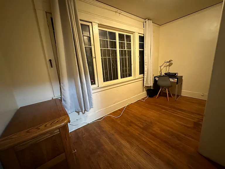 1132 S Hoover St #3 — Photo 3