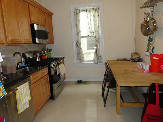 Rented by Halvatzis Realty | media 5