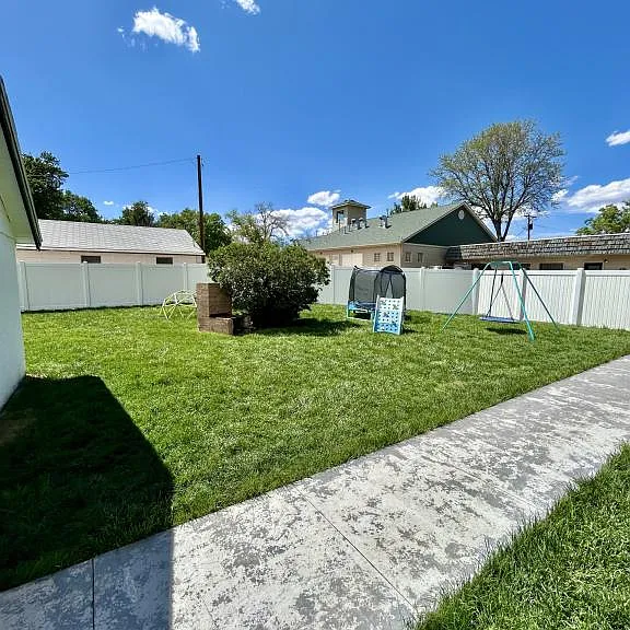 233 Greydene Ave — Photo 18