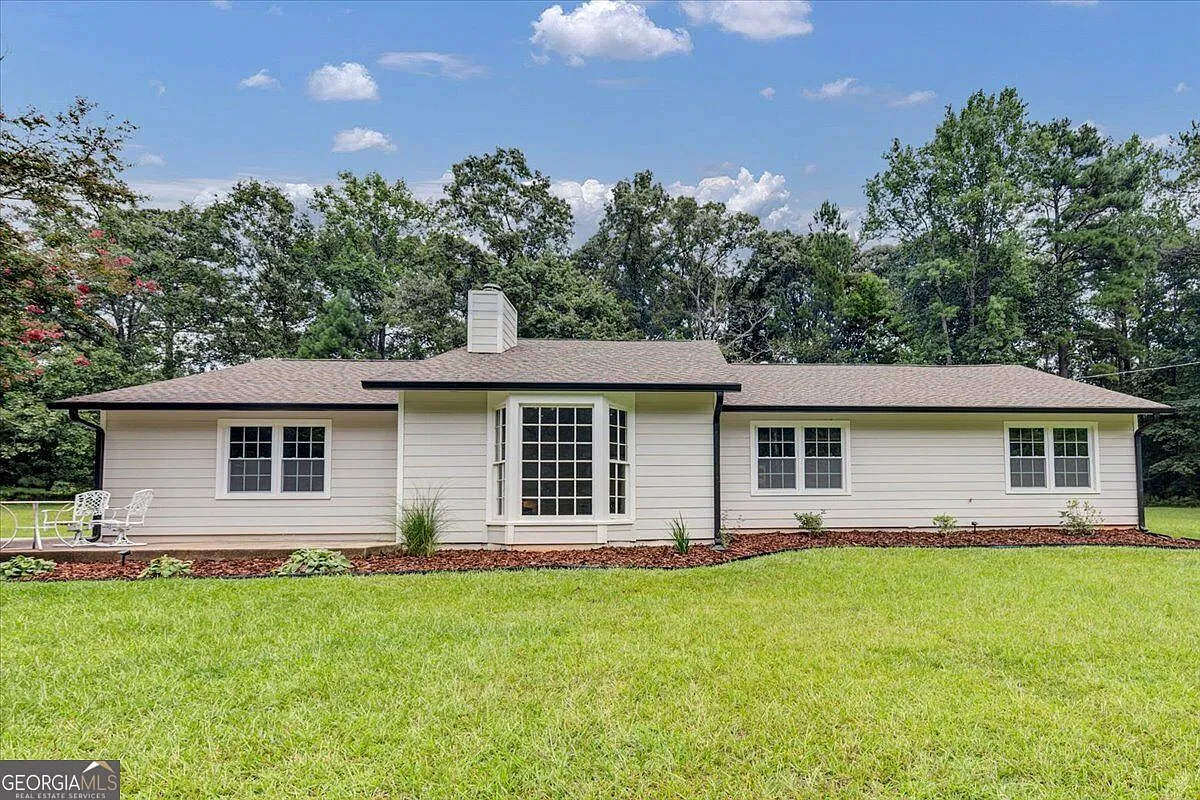 3 bed, 2.0 bath, 1874 sqft, $2,800 — Photo 2