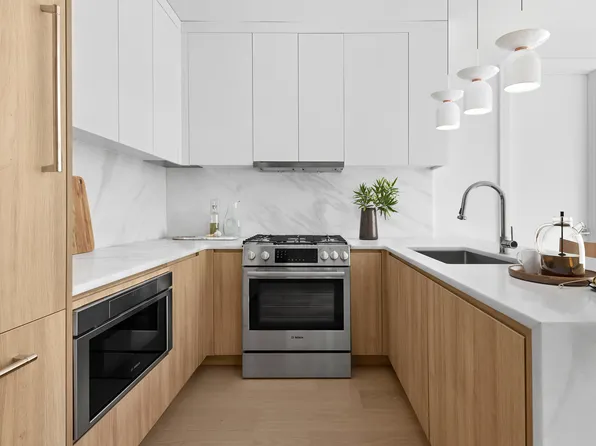 184 Hawthorne Street image 2 of 9