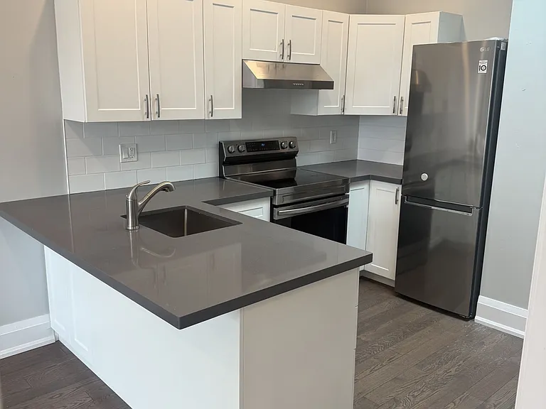 611 Danforth Ave #4 — Photo 13