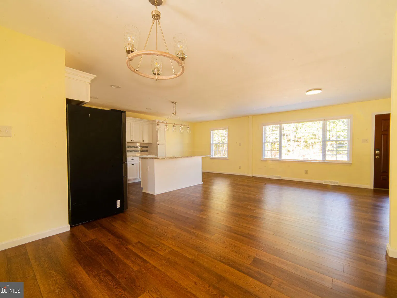 3 bed, 1.0 bath, 1352 sqft, $2,750 — Photo 4