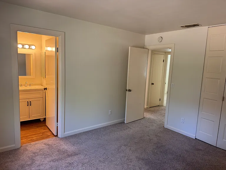 Primary Bedroom (3)