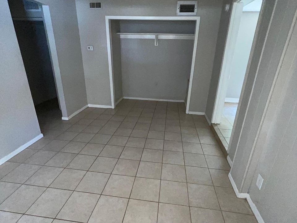 1st image of 309 Glenmore Dr #C