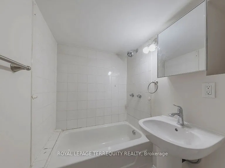 185 Laughton Ave #BASEMENT — Photo 4