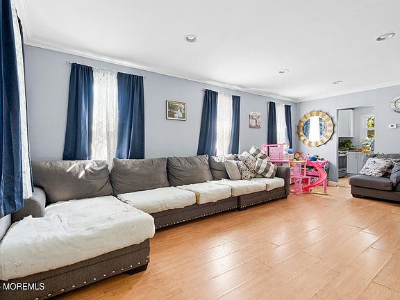 5th image of 452 W Park Avenue