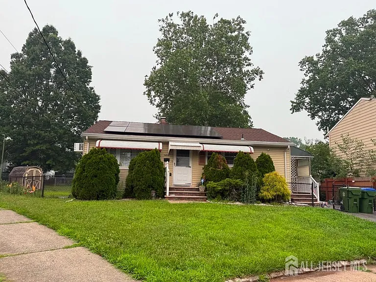 89 Oak Ln — Photo 1