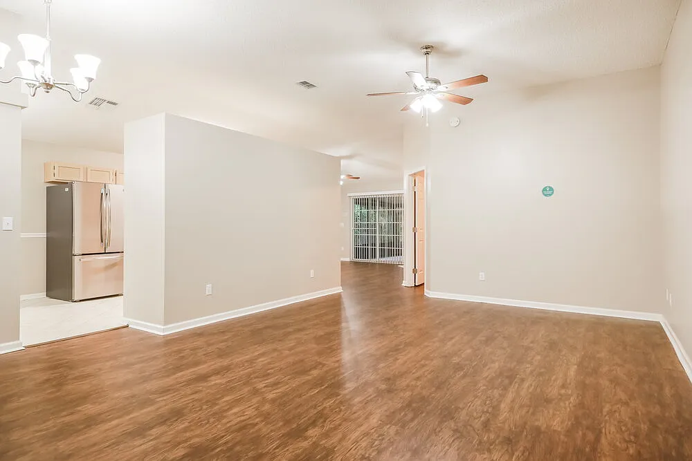 4 bed, 2.0 bath, 1764 sqft, $2,270 — Photo 3