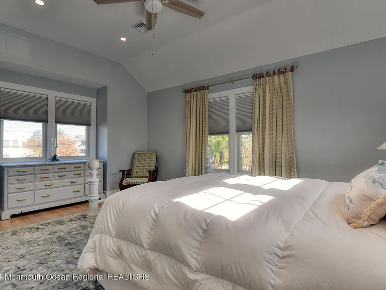 105 Saint Louis Ave — Photo 17