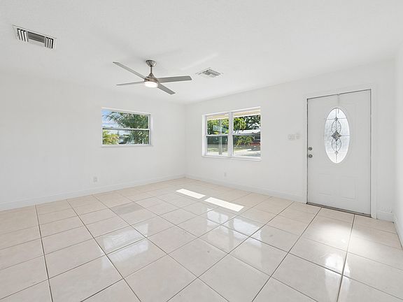 5th image of 8107 NW 96th Avenue