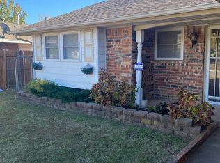 1036 W Main St, Moore, OK 73160