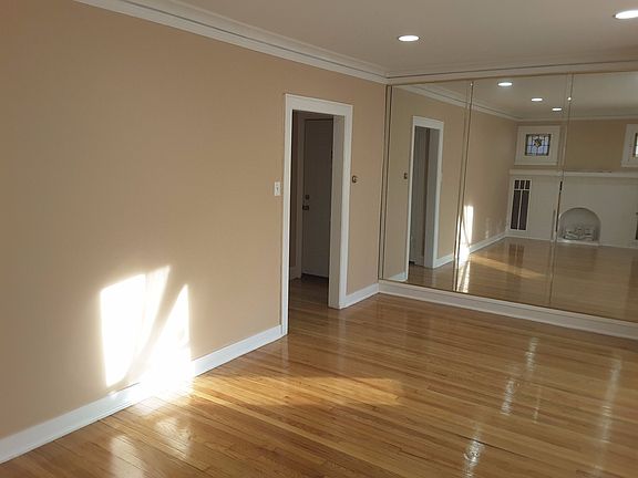 4th image of 8511 S Dante Ave #House
