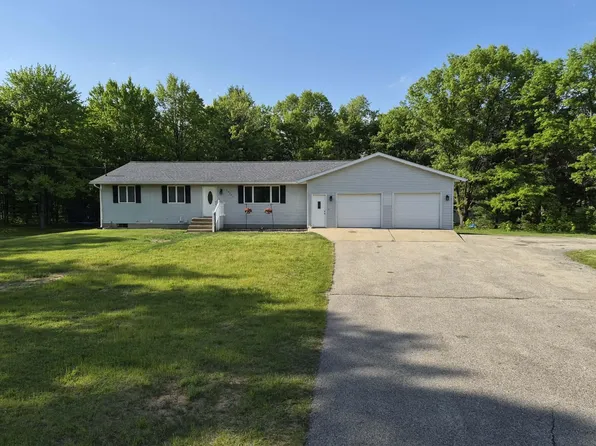 20200 Lake Montcalm Rd, Howard City, MI 49329