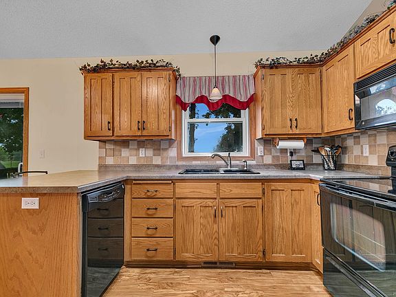 3rd image of 801 Sunwood Park Dr