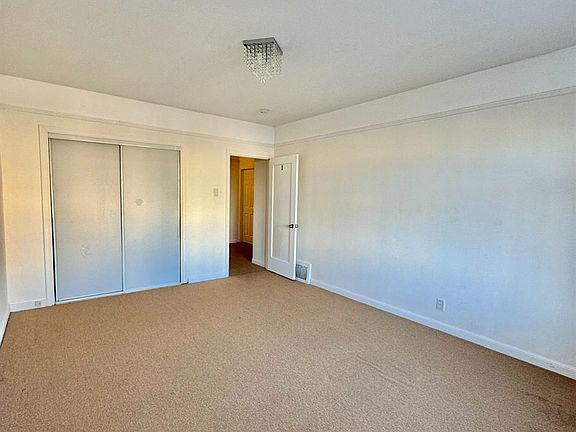 4th image of 247 Brighton Ave