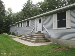 2334 W Fruitport Rd, Spring Lake, MI 49456