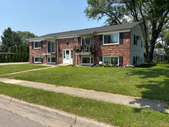 215 Vinewood Ave, Sturgis, MI 49091