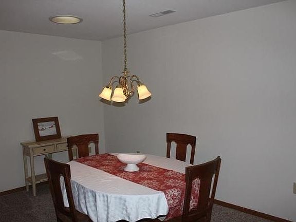 4th image of 104 Oconomowoc Sq