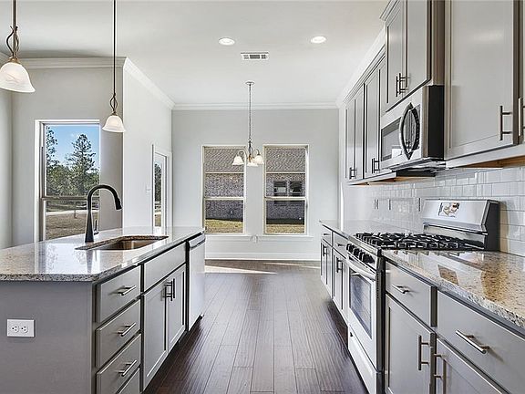 3rd image of 64446 Josephine St