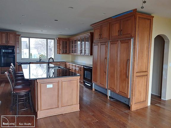 4th image of 29818 Jefferson Ave
