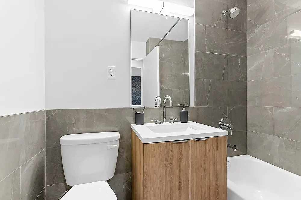 580 Main Street — Photo 2