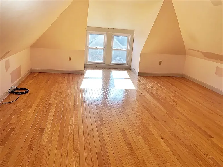 308 Belmont St #2 — Photo 14
