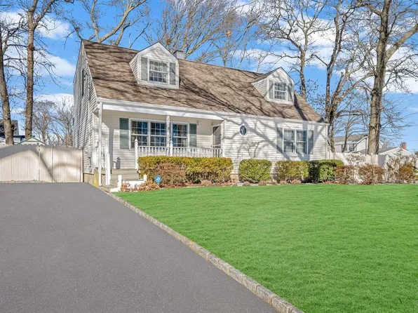 23 Cherry Lane, Lake Grove, NY 11755