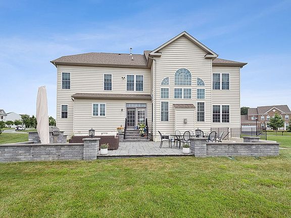 3rd image of 5624 Heartwood Cir