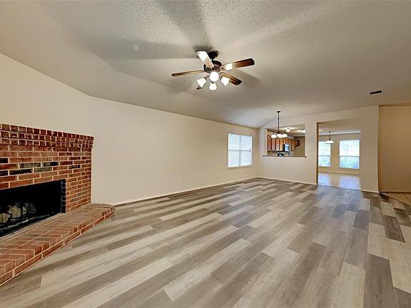 4th image of 2408 Glenhaven Dr