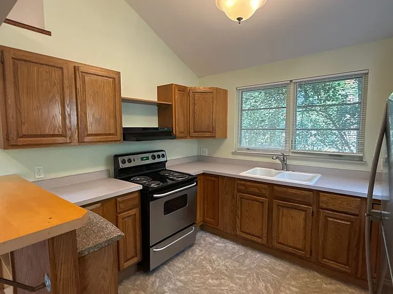 213 S Summit Ave — Photo 8