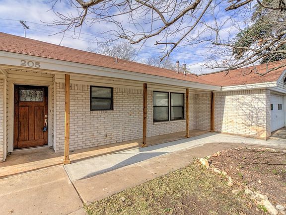 4th image of 205 Golden Oaks Dr