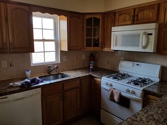 5th image of 146 Grove St