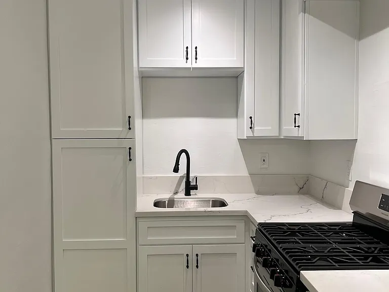 1552 N Commonwealth Ave #4 — Photo 3