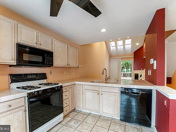 5th image of 4213 Chatham Cir