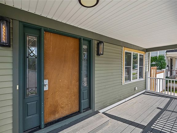 4th image of 186 Hollenbeck St
