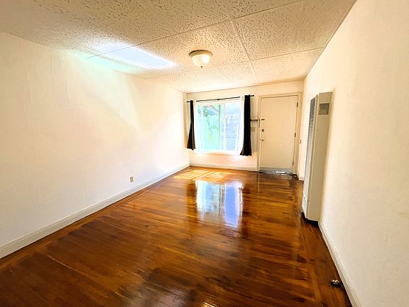 4th image of 2431 Jefferson Ave #D
