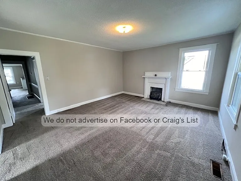 507 W D St — Photo 2