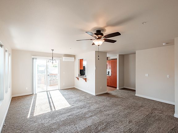 5th image of 125 SE Goodnight Ave #113