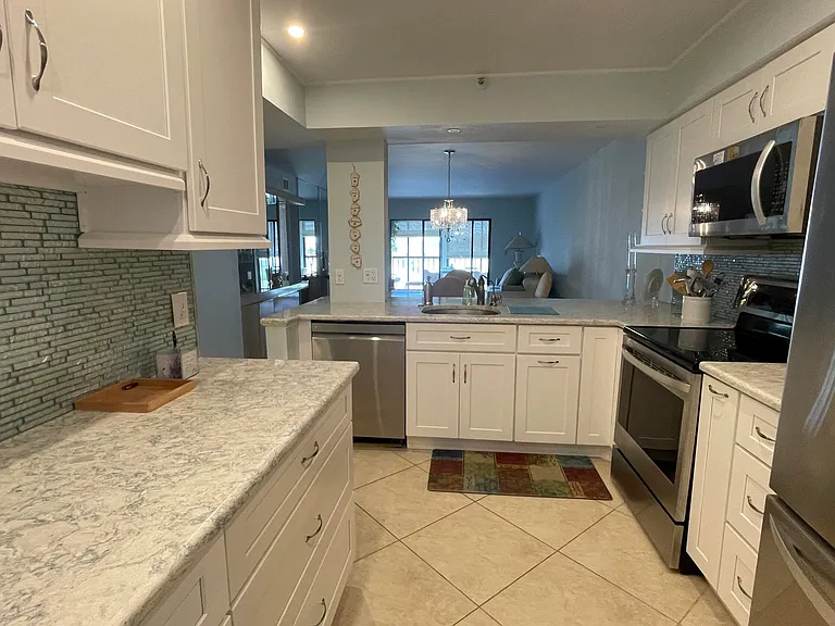 6866 Huntington Ln #305 — Photo 9