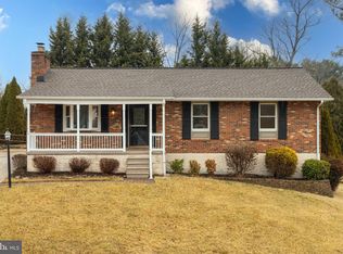 8 Flanders Ridge Ct, Cockeysville, MD 21030