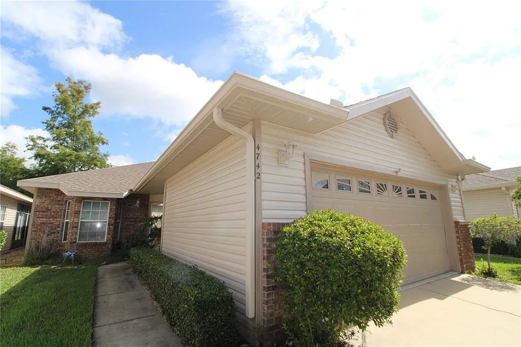 3 bed, 2.0 bath, 1352 sqft, $2,150 — Photo 1