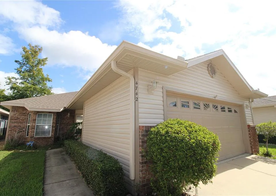 4742 NW 79th Rd