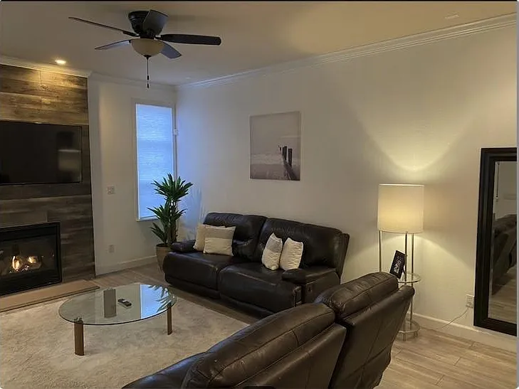 3 bed, 2.5 bath, 1715 sqft, $3,400 — Photo 3