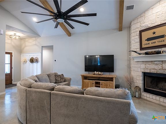 4th image of 90 Oakmont Cir